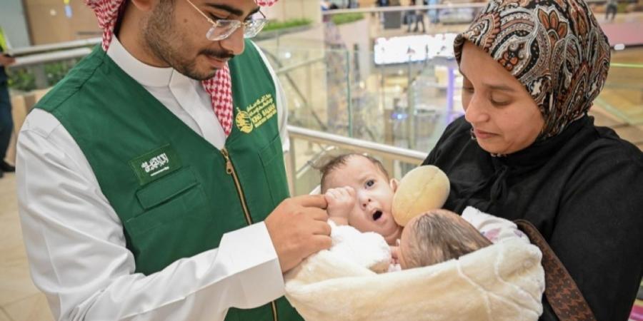 إنفاذا لتوجيهات الملك وولي العهد.. وصول التوأم الملتصق المغربي إلى الرياض