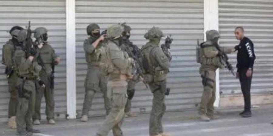 قوات الاحتلال الإسرائيلي تعتقل عددا من الفلسطينيين في الضفة الغربية
