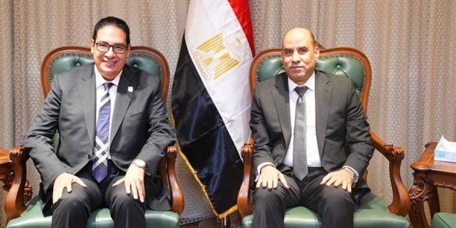 وزير العمل ورئيس جامعة القاهرة يبحثان آليات دعم التدريب المهني وتأهيل الطلاب والخريجين