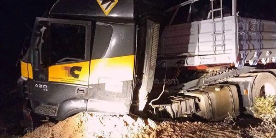 وفاة شخص وإصابة آخر في حادث تصادم مروع بين شاحنتين بطريق السلوم - مطروح