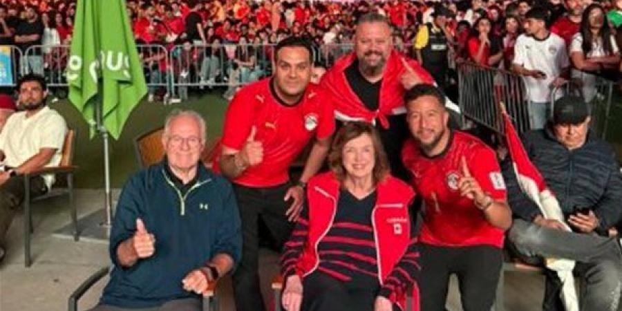 الجماهير المصرية تملأ ساحة الاحتفال في كندا، وعمدة المدينة تحضر لدعم منتخب الفراعنة (فيديو)