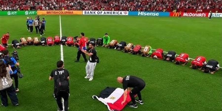 اعتاد لاعبو المنتخب فعلها، الإفتاء تكشف حكم سجدة الشكر دون طهارة
