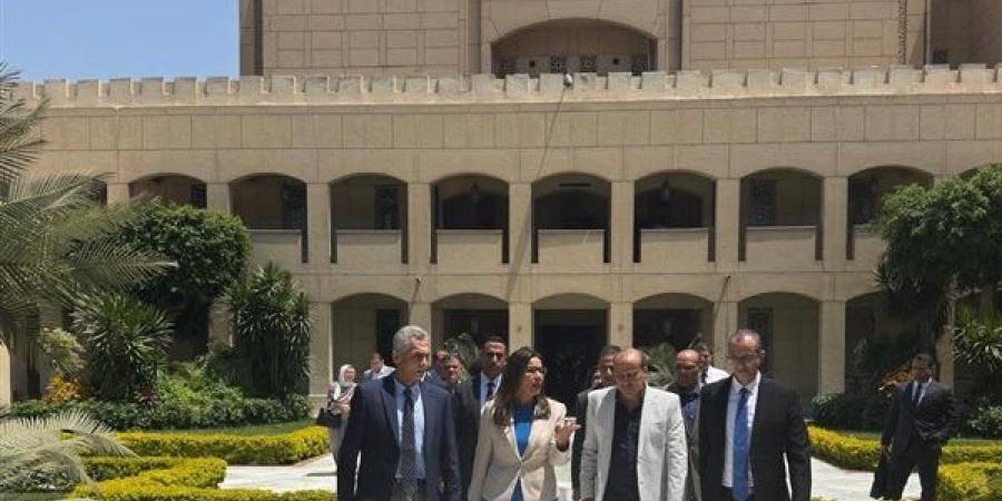 وزيرة الثقافة تجرى جولة تفقدية بدار الأوبرا وتعقد اجتماعا مع رضا الوكيل والقيادات الجديدة
