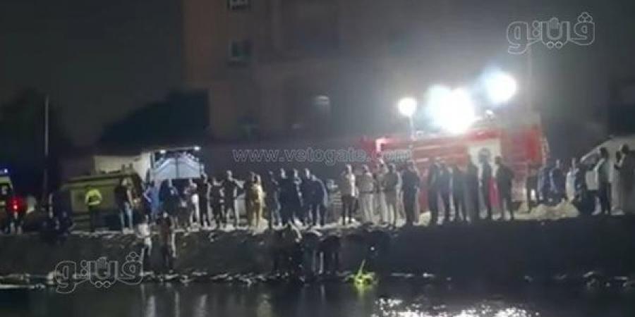 انتشال جثمان سائق سيارة ربع نقل سقطت في ترعة المريوطية (صور)