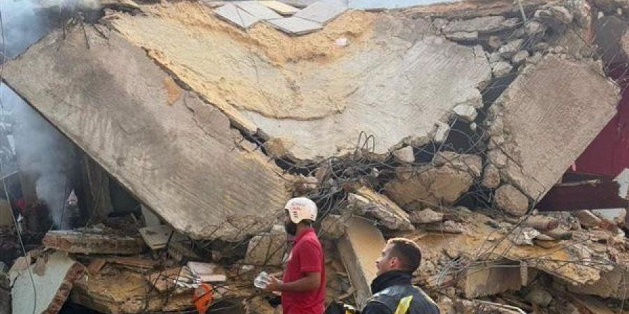 رجال لا يهابون الموت، يبذلون أرواحهم ودماءهم للحفاظ على حياة الآخرين.. كيف خاض أبطال الحماية المدنية سباقًا مع النيران لإنقاذ أهالي منشأة ناصر؟