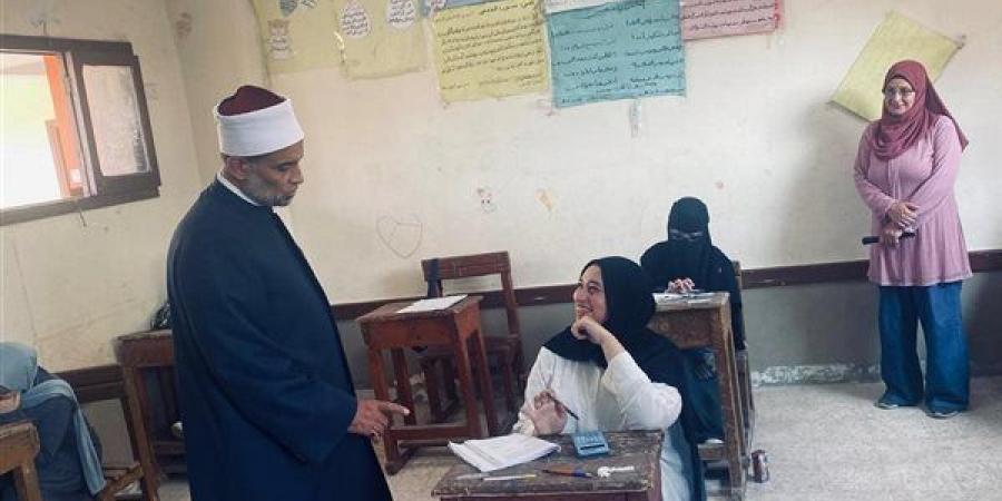 هدوء وانتظام بلجان امتحان الرياضيات التطبيقية لطلاب القسم العلمي بالثانوية الأزهرية بالدقهلية