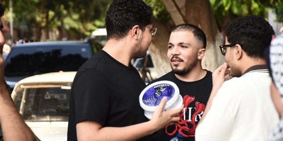 أغرب محاولة غش في امتحان إنجليزي الثانوية العامة 2026، ضبط سماعة داخل مروحة يد بقنا