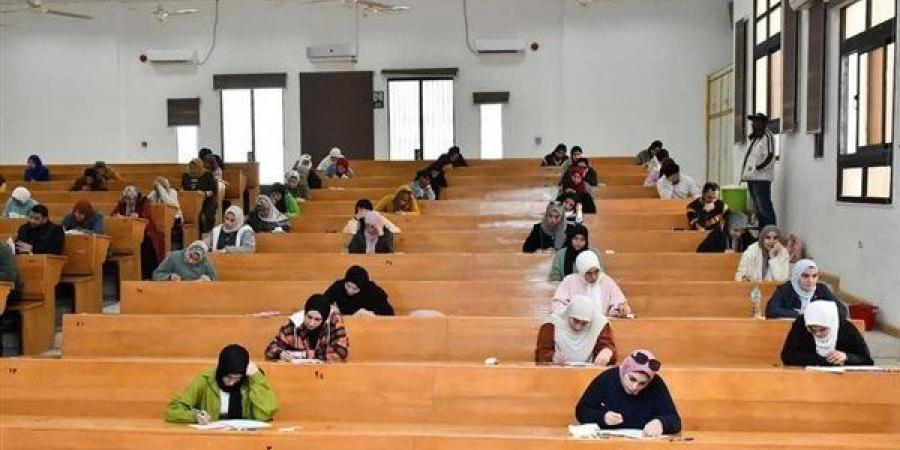 لجان أولاد الأكابر تشعل أزمة بالجامعات.. خبراء يطالبون بمراجعة نظام القبول بعد رسوب 65% من طلاب طب سوهاج.. ويحذرون من تداعيات خطيرة تهدد نزاهة الثانوية العامة وتفتح الجدل
