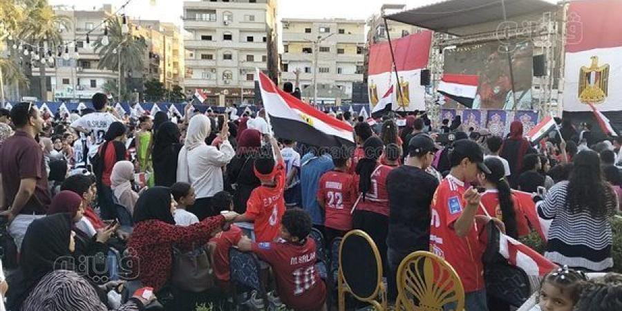 زحام على المقاهي والحدائق العامة بالإسماعيلية قبل انطلاق مباراة مصر والأرجنتين(فيديو )