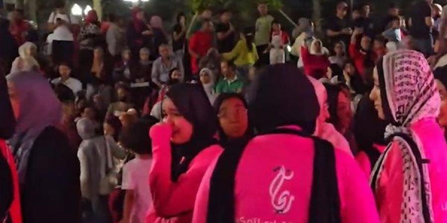الدموع والحزن يسيطران على الجماهير بعد وداع منتخب مصر كأس العالم (فيديو)
