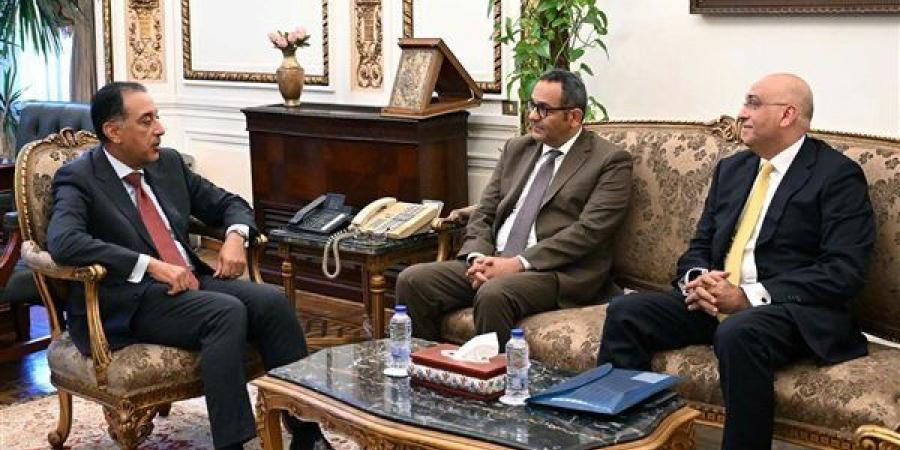 مدبولي يستقبل الرئيس التنفيذي الجديد لجهاز تنمية المشروعات المتوسطة والصغيرة ومتناهية الصغر