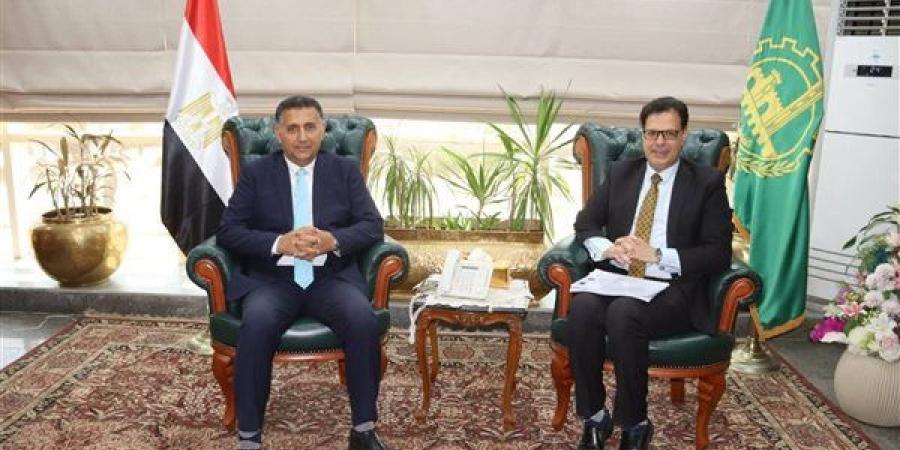محافظ القليوبية يبحث آليات تنفيذ مشروعات بنظام المشاركة مع القطاع الخاص لتحقيق التنمية المستدامة