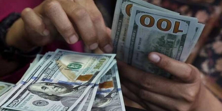 الدولار يتراجع مع تباطؤ التضخم الأمريكي وترقب تصاعد التوترات الجيوسياسية
