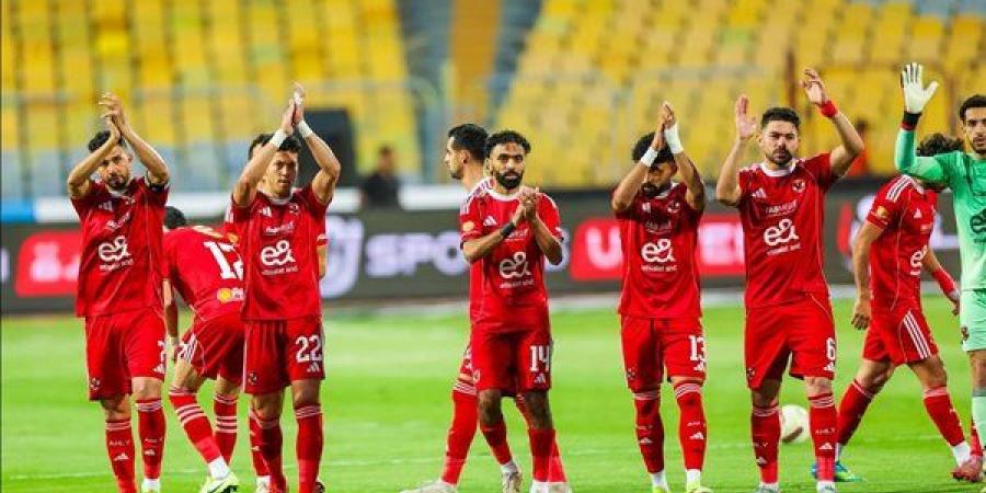 أخبار الرياضة اليوم: الأهلي يسعى للتخلص من مهاجمه.. الزمالك يختار ملعب جديد للتدريب.. اعتزال حارس مرمى الأحمر السابق.. ميسي يتفوق على مارادونا برقم قياسي بكأس العالم
