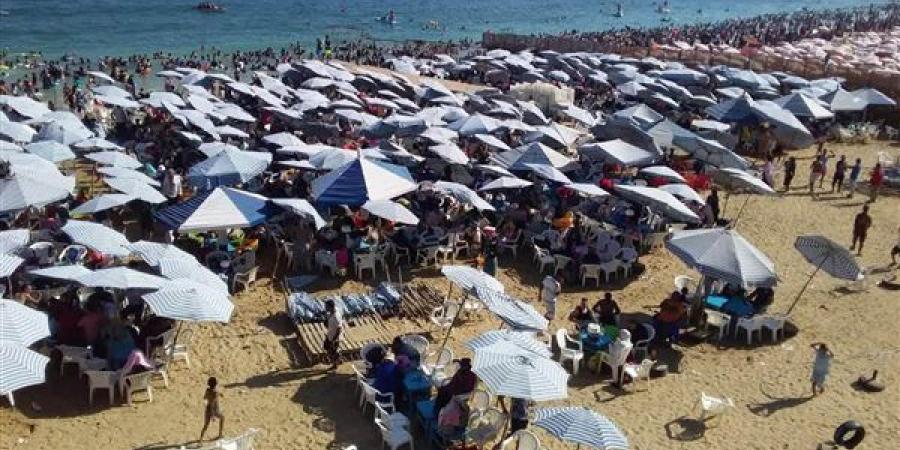 بعد انتهاء امتحانات الثانوية العامة، شواطئ الإسكندرية كاملة العدد
