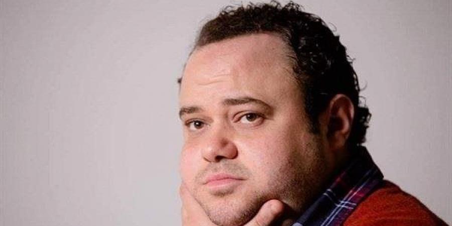 شيك بلا رصيد يشعل أزمة بين مدحت تيخا ومنتج شهير، وبلاغ رسمي يتهمه بعدم سداد الأجر
