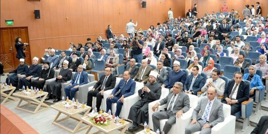 وزير الأوقاف ومحافظ الدقهلية يشهدان ندوة الصالون الثقافي حول دور الفكر الوسطي (صور)