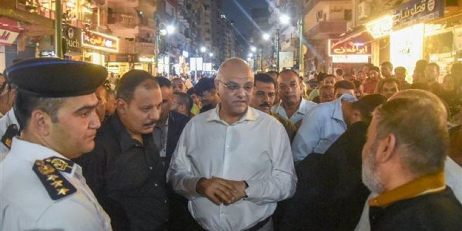 محافظ الإسكندرية يقود حملة مكبرة بشارع خالد بن الوليد لإزالة الإشغالات والتعديات