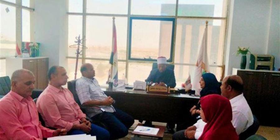 تعظيم موارد الأوقاف وتكثيف الرقابة على الملحقات باجتماع خدمات الوادي الجديد