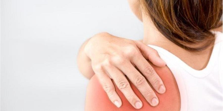 أسباب وأعراض الكتف المتجمد وطرق العلاج