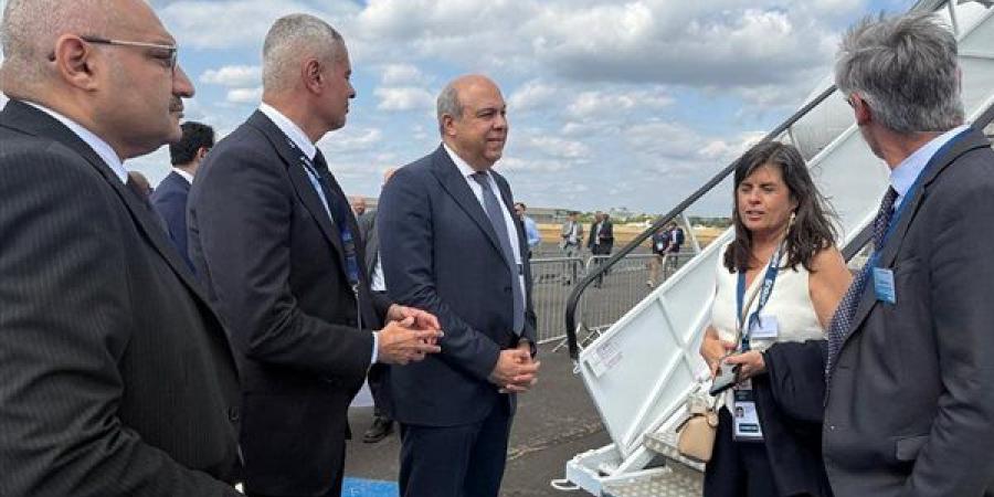 الحفني يبحث مع «إيرباص» مستجدات برنامج تسليم طائرات A350 لمصر للطيران