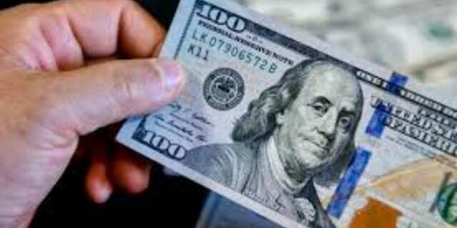 تراجع الدولار إثر توقف مؤقت للهجمات بين واشنطن وطهران