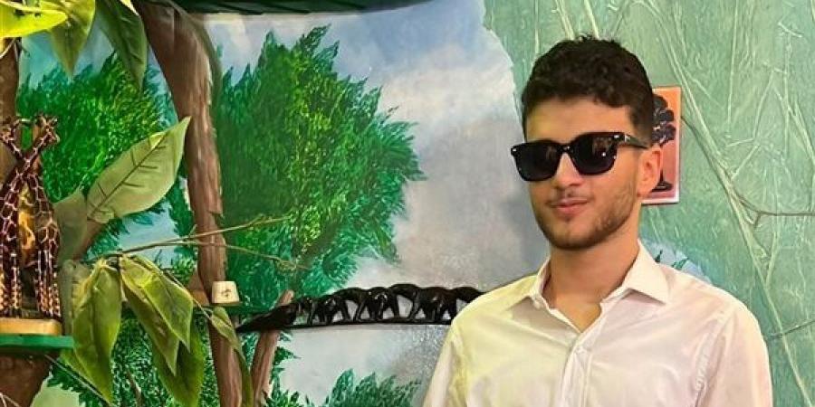 بصورة جانب الكتب، مهاب محمد الثاني على الجمهورية يروي قصة تفوقه في الثانوية العامة (فيديو)
