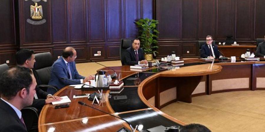 مدبولي: الحكومة مستمرة في توفير الأراضي الصناعية المرفقة لتلبية احتياجات المستثمرين الجادين