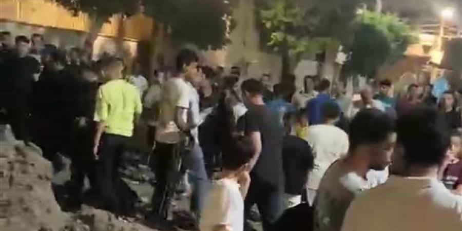 مصايد الموت، انتشال جثمان شاب وإنقاذ آخر سقطا في بيارة صرف صحي بالمنيا (صور)