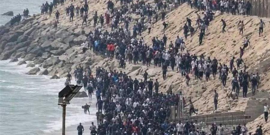 إسبانيا: 49 ألف مهاجر عبروا الحدود من المغرب إلى سبتة خلال 24 ساعة