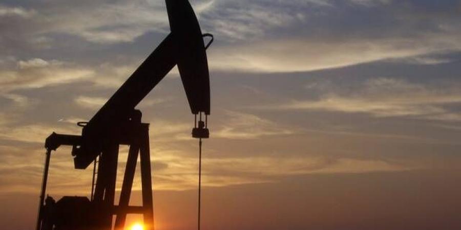 النفط يسجل مكاسب شهرية بنسبة 20% مع توترات الشرق الأوسط
