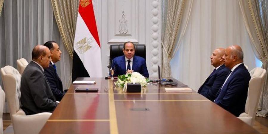 تكليفات السيسي لـ وزير النقل: الانتهاء من تطوير الموانئ ومراعاة أعلى معايير الجودة.. إنجاز مشروعات النقل لتعزيز التكامل التجاري والاقتصادي بما في ذلك مع الدول العربية والإفريقية