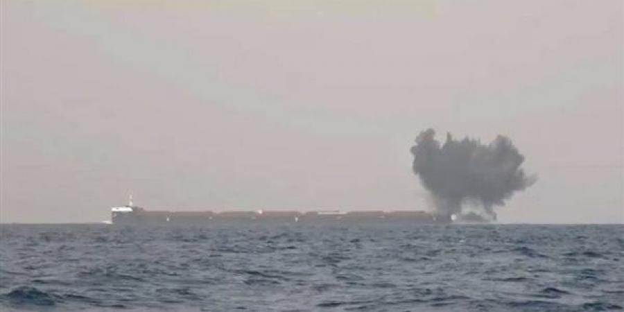 النقل اليمنية: الهجوم على سفينة هندية يعكس إصرار الحوثي زعزعة أمن الممرات البحرية الدولية