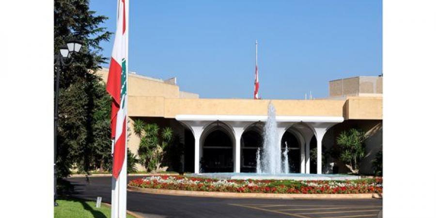 حدادا على ضحايا انفجار مرفأ بيروت، تنكيس العلم اللبناني في قصر بعبدا