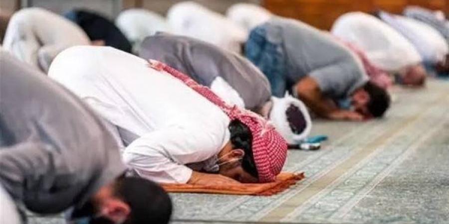 تفسير رؤية صلاة الجماعة في المنام وعلاقتها بالتوبة عن ذنب كبير