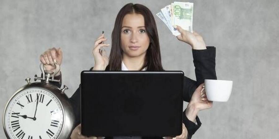 من الوظيفة التقليدية إلى الحرية المالية.. سر بناء دخل متنوع