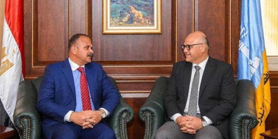 محافظ الإسكندرية يبحث مع مدير الأمن تكثيف حملات إزالة الإشغالات وإعادة الانضباط للشارع