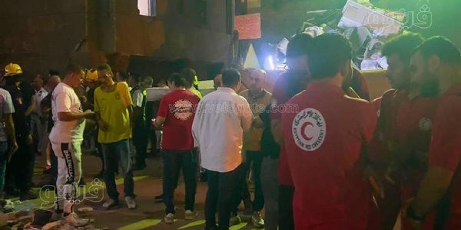 بعد سماع استغاثات، الاستعانة بأجهزة متخصصة للبحث عن ناجين أسفل أنقاض عقار حدائق القبة (صور)