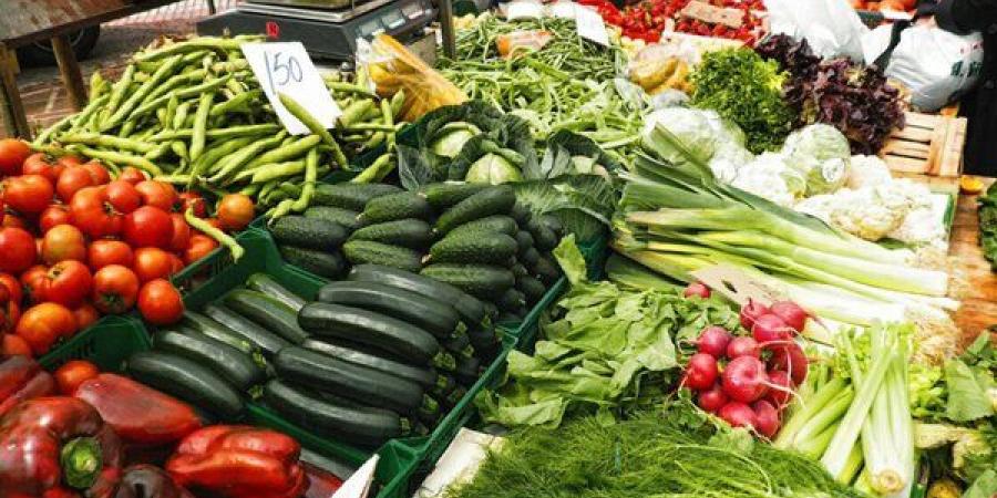 سعر الخضار اليوم، انخفاض الطماطم والليمون وقفزة في الثوم والكوسة