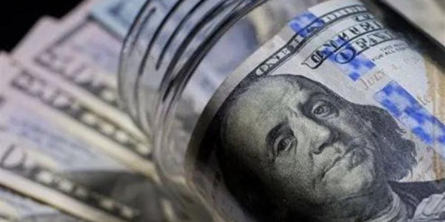 تراجع سعر صرف الدولار في البنوك المصرية (آخر تحديث)