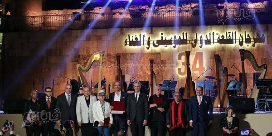 بينهم نادر عباسي ومارسيل متى، مهرجان القلعة يكرم شخصيات أثرت المشهد الفني (صور)