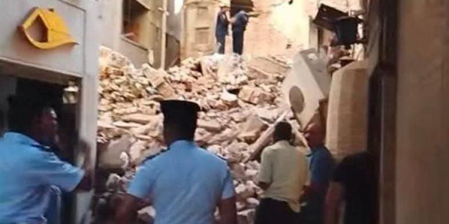تفاصيل انهيار عقار مكون من ثلاث طوابق في الإسكندرية