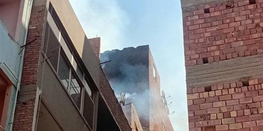 حريق أعلى منزل بعزبة شاهين في المنيا والحماية المدنية تتحرك