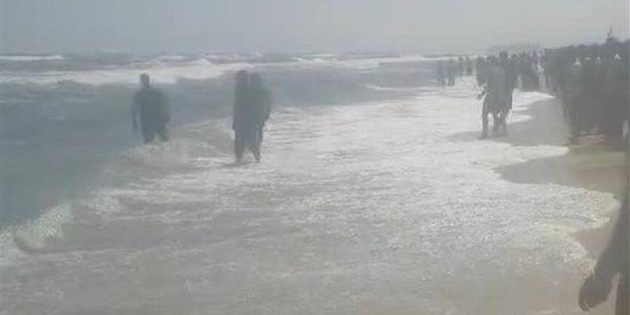 إنقاذ فتاتين بعد تعرضهما لحالة اختناق إثر الغرق في بحر المنصورة الجديدة
