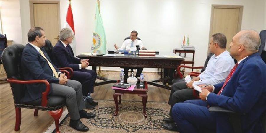 علاء فاروق يبحث مع المستشار الزراعي الهولندي فرص الاستثمار وتطوير التعاونيات