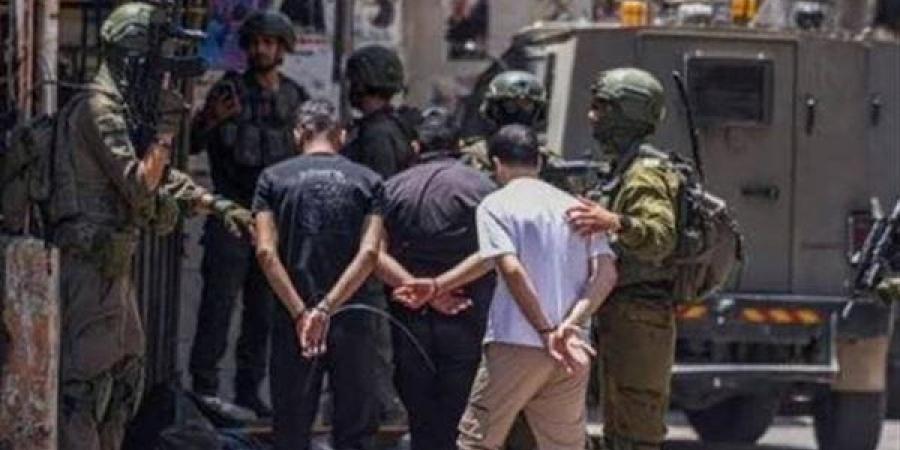 الاحتلال الإسرائيلي يشن حملة اعتقالات في الضفة الغربية