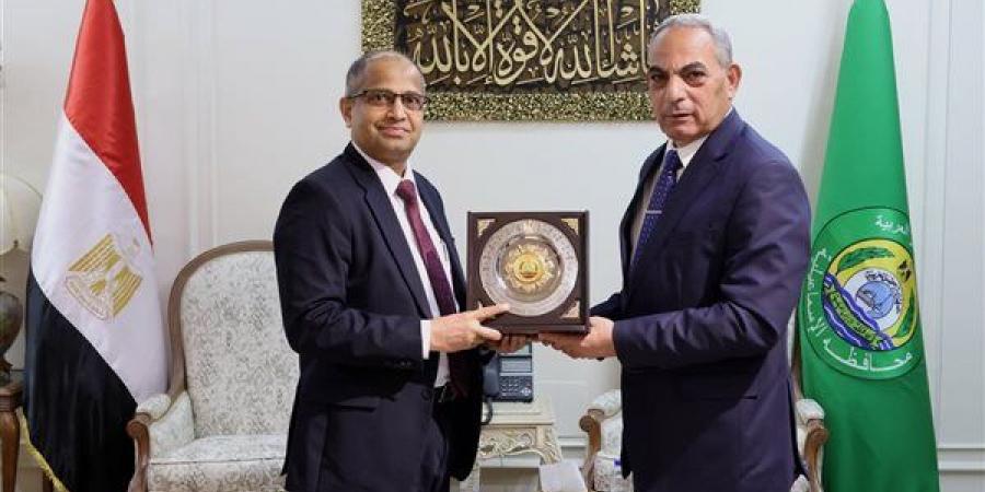 محافظ الإسماعيلية يستعرض الفرص الاستثمارية المتاحة بالإقليم مع سفير سريلانكا