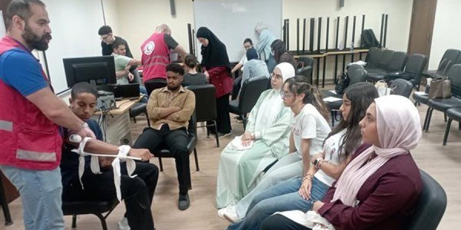 الهلال الأحمر يدرب طلاب طب عين شمس على الإسعافات الأولية ودعم الحياة الأساسي