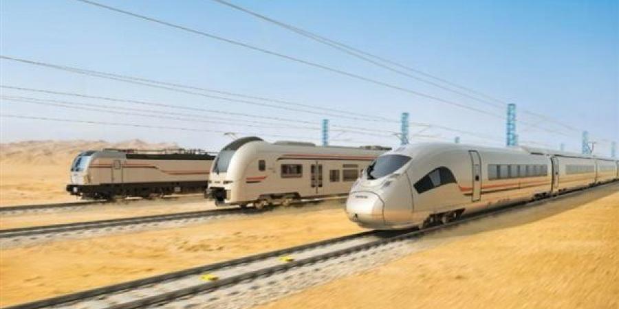 وزير النقل يعلن موعد تشغيل المرحلة الأولى من القطار السريع