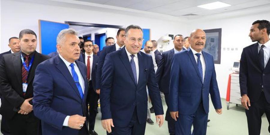 وزير التعليم العالي يفتتح عددا من المشروعات التعليمية والطبية بجامعة السويس